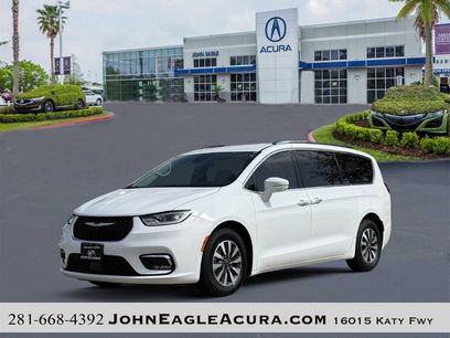 Used 2021 Chrysler Pacifica Touring-L w/ Uconnect Theater Family Group