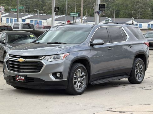 Used 2020 Chevrolet Traverse LT w/ Driver Confidence II Package AWD/4WD image 3