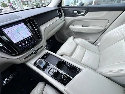 Certified 2022 Volvo XC60 B5 Inscription w/ Advanced Package AWD/4WD image 22