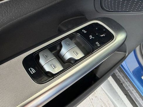 Used 2025 Mercedes-Benz GLC 300 4MATIC image 13