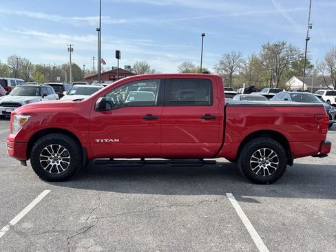 Used 2023 Nissan Titan SV w/ Accessory Utility Package image 11