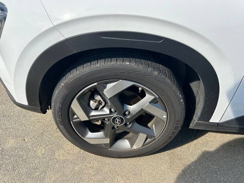 Used 2025 Hyundai Venue SEL FWD image 5