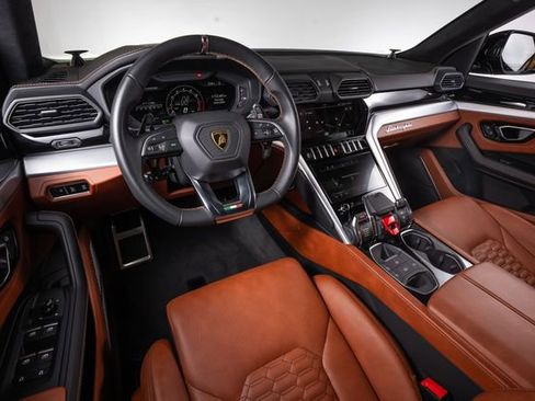Used 2022 Lamborghini Urus AWD/4WD image 29