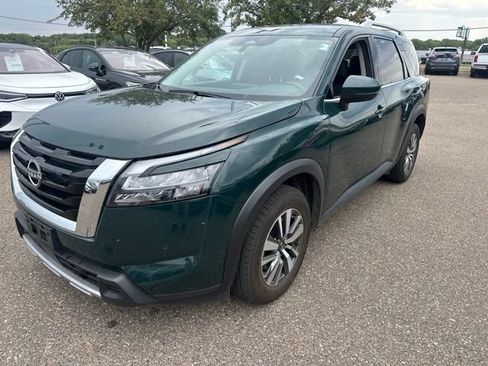 Used 2025 Nissan Pathfinder SL AWD/4WD image 7