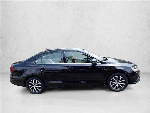 Used 2017 Volkswagen Jetta SE FWD image 5