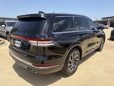 Certified 2025 Lincoln Aviator 2WD image 8