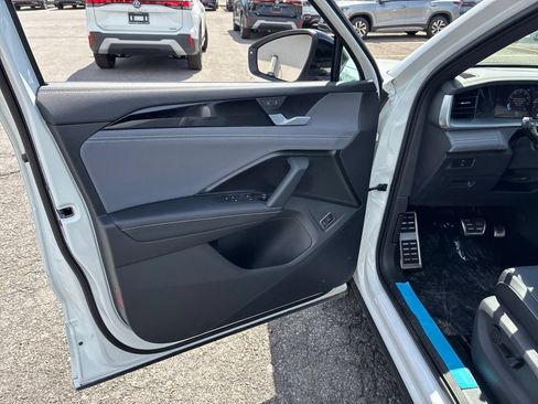 New 2026 Volkswagen Tiguan SE R-Line AWD/4WD image 25