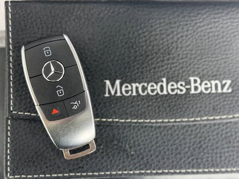 Used 2023 Mercedes-Benz GLB 250 4MATIC w/ Premium Package image 65