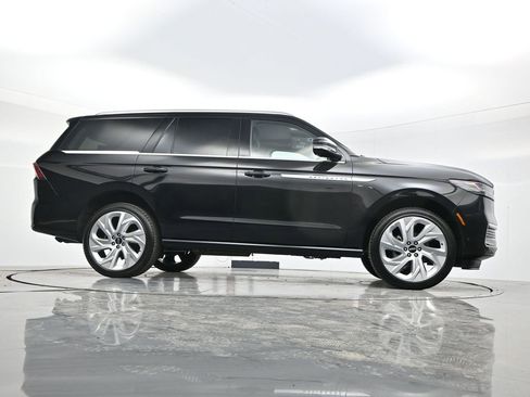 Used 2025 Lincoln Navigator Reserve AWD/4WD image 54