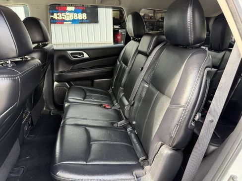 Used 2018 Nissan Pathfinder SL AWD/4WD image 8