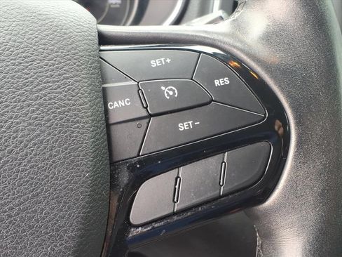 Used 2019 Jeep Cherokee Latitude Plus AWD/4WD image 9