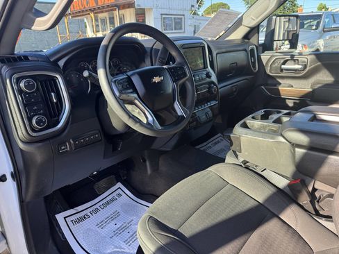 Used 2021 Chevrolet Silverado 3500 LT AWD/4WD image 10