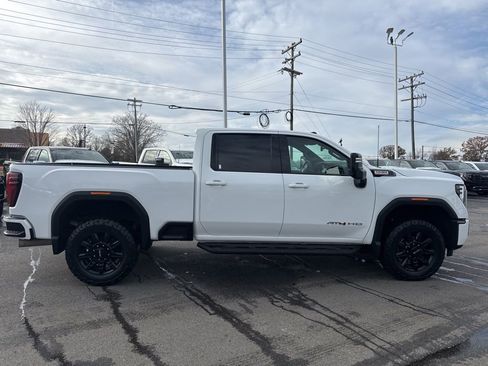 Used 2024 GMC Sierra 2500 AT4 w/ AT4 Preferred Package AWD/4WD image 6