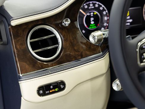 New 2026 Bentley Flying Spur Plug-In Hybrid AWD/4WD image 35