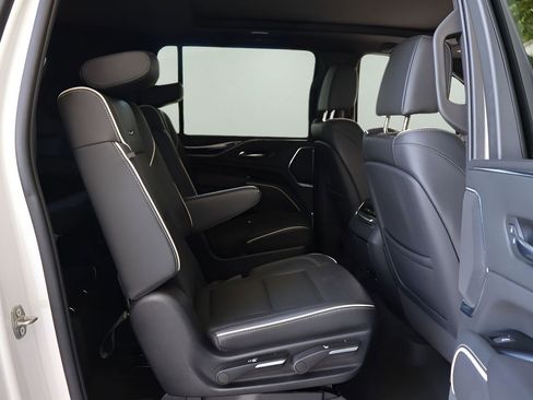 Certified 2022 Cadillac Escalade ESV Sport w/ Touring Package AWD/4WD image 18