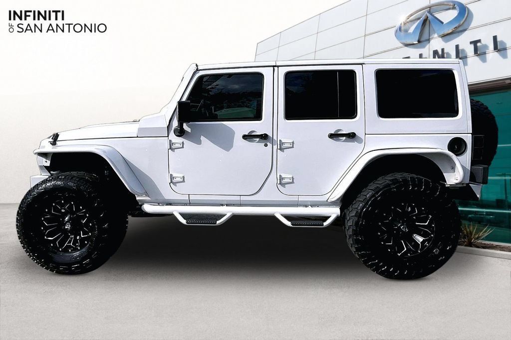 Used 2017 Jeep Wrangler Unlimited Sahara w/ Max Tow Package AWD/4WD image 41