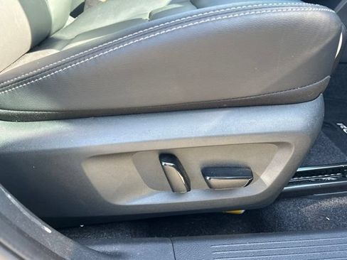 Used 2023 Nissan Rogue SL FWD image 12
