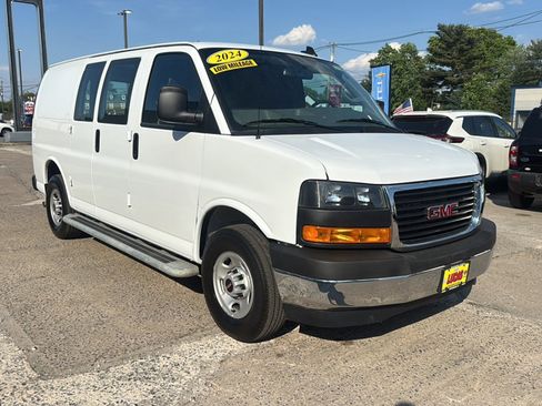 Used 2024 GMC Savana 2500 w/ Driver Convenience Package RWD image 4