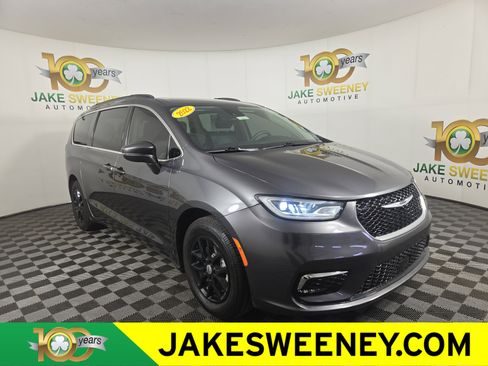 Used 2022 Chrysler Pacifica Touring-L image 1