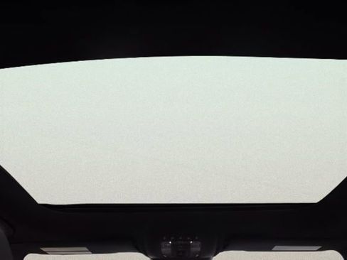 Used 2025 Mercedes-Benz GLB 250 4MATIC image 25