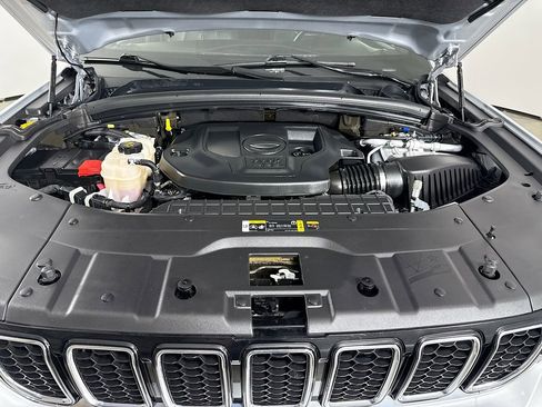 Used 2022 Jeep Grand Cherokee L Overland w/ Luxury Tech Group IV AWD/4WD image 34