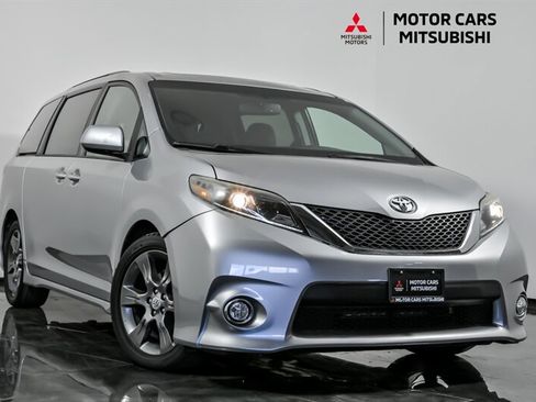 Used 2016 Toyota Sienna SE w/ SE Preferred Package FWD image 1