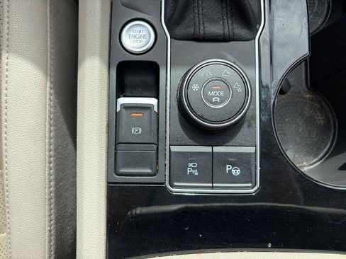 Used 2019 Volkswagen Atlas SEL Premium AWD/4WD image 28