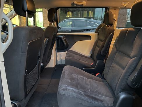 Used 2015 Dodge Grand Caravan SE w/ Quick Order Package 29E SE FWD image 12