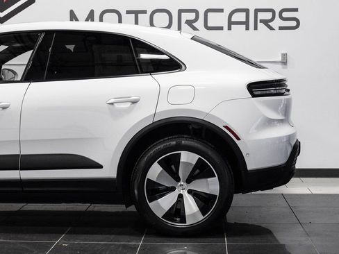 Used 2024 Porsche Macan 4 Electric image 18