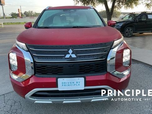 Used 2023 Mitsubishi Outlander SEL FWD image 3