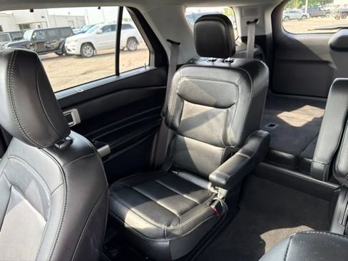 Used 2023 Ford Explorer Limited AWD/4WD image 26