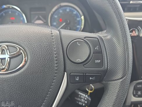 Used 2018 Toyota Corolla LE FWD image 17