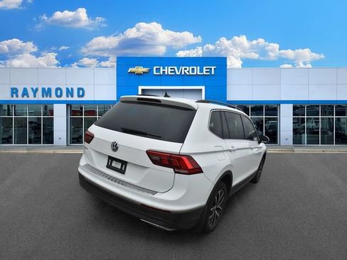 Used 2021 Volkswagen Tiguan SE FWD image 3
