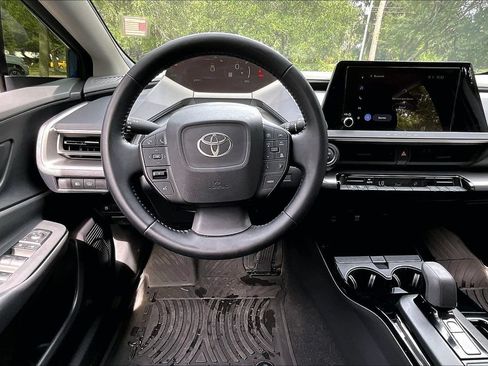 Used 2024 Toyota Prius LE FWD image 8