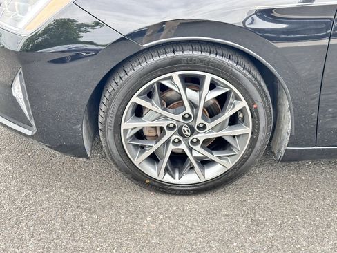 Used 2019 Hyundai Elantra Limited w/ Cargo Package FWD image 17