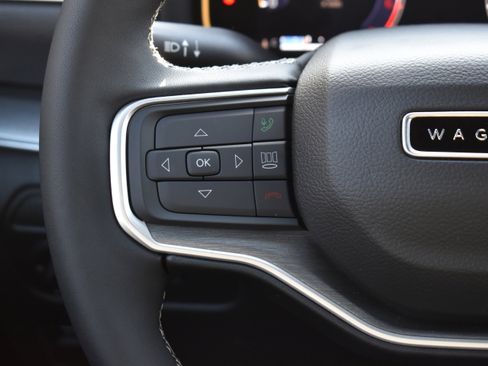 Used 2025 Jeep Wagoneer L Series II w/ Premium Group I image 29