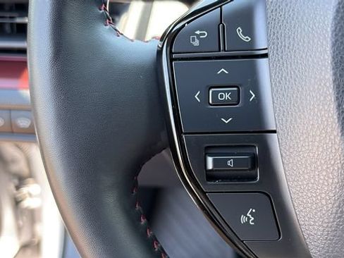 Used 2024 Toyota Prius Prime FWD image 13