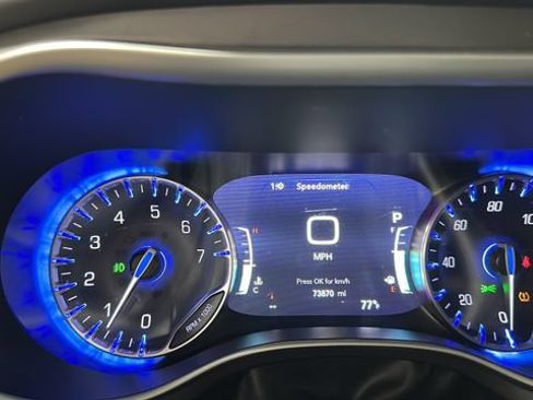 Used 2024 Chrysler Pacifica Touring-L FWD image 14