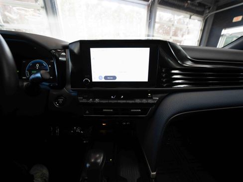 Used 2025 Toyota Camry SE image 17