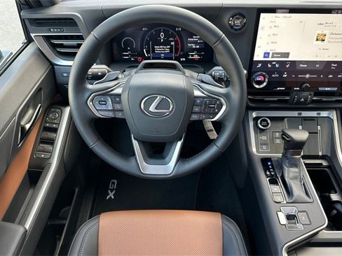 Used 2025 Lexus GX 550 image 13
