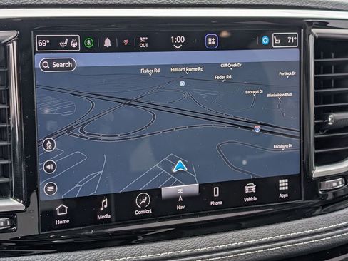 Used 2023 Chrysler Pacifica Limited image 4