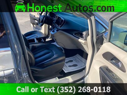 Used 2022 Chrysler Pacifica Touring-L