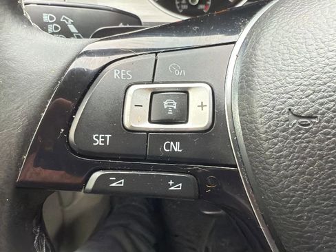 Used 2016 Volkswagen Golf Limited Edition image 12