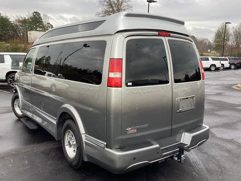 Used 2018 Chevrolet Express 2500 w/ Enhanced Convenience Package image 2