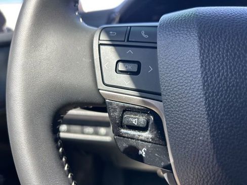 Used 2025 Toyota Camry SE image 19