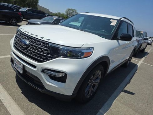 Used 2023 Ford Explorer XLT w/ Equipment Group 202A RWD image 1