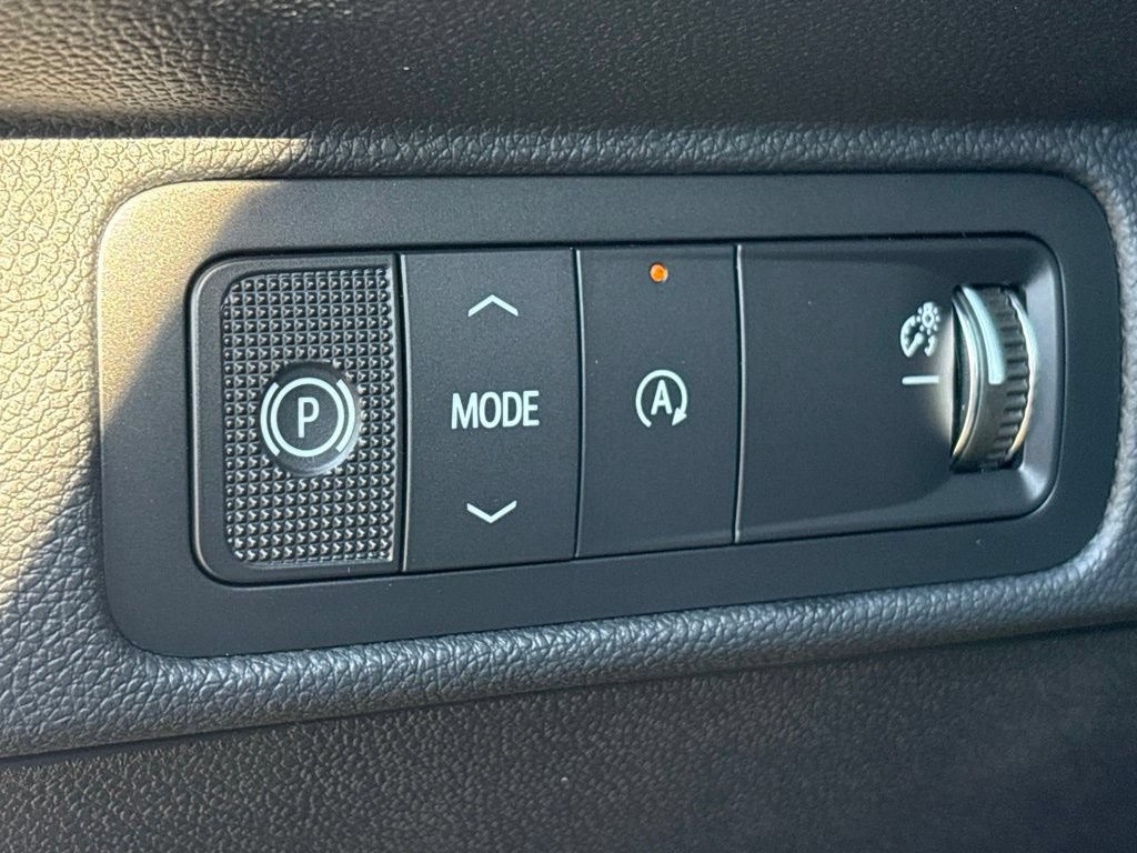New 2027 Chevrolet Traverse LT FWD image 10