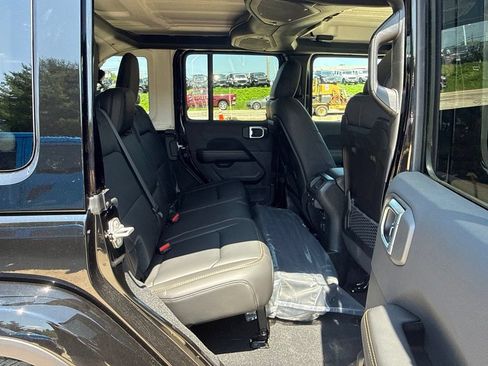 New 2026 Jeep Wrangler Unlimited Sahara AWD/4WD image 23