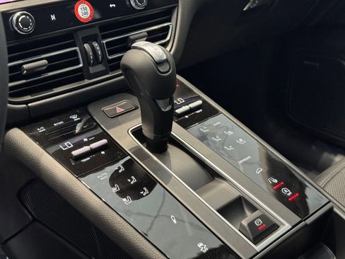 Certified 2025 Porsche Macan Turbo image 20