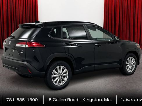 Certified 2024 Toyota Corolla Cross LE w/ Moonroof Package AWD/4WD image 5